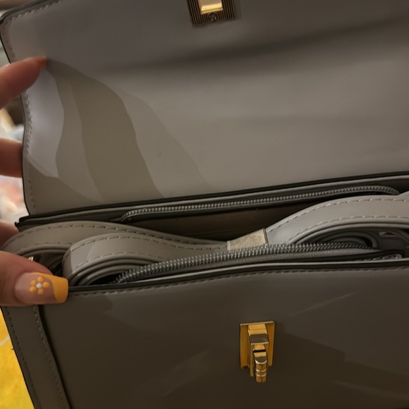 New Twist lock Flap Crossbody Bag - Picture 6 of 7